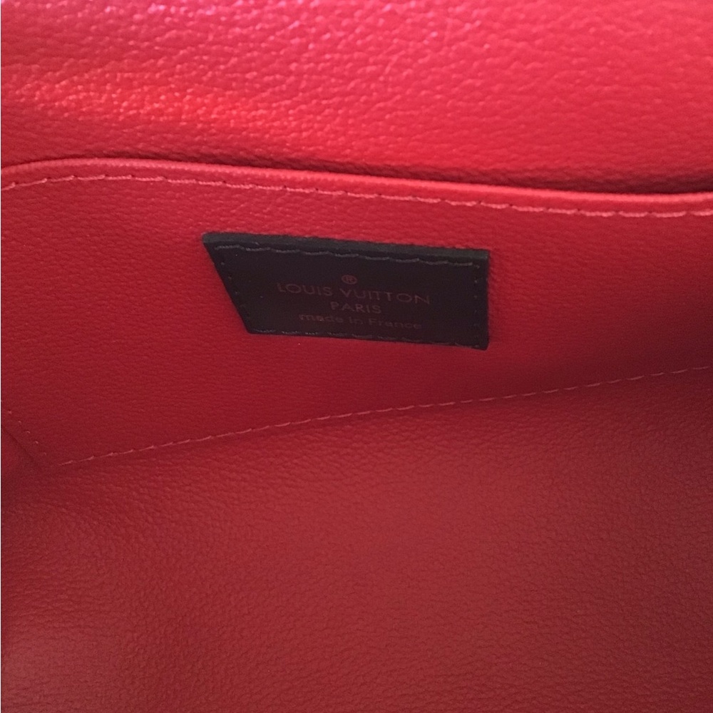 Louis Vuitton cosmetic bag with added chain. - Picture 8 of 8